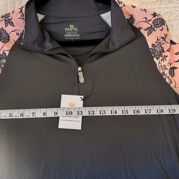 Kastel Women's Gray and Pink Floral Top - Picture 2 of 5